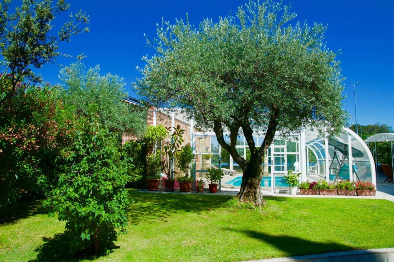 Apartamentos Individuales Con Piscina Galapagar Kültér fotó